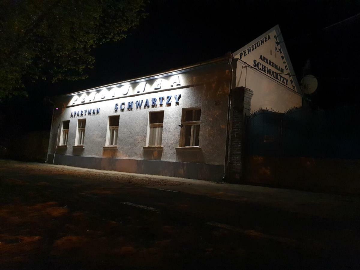 Pensiunea Schwartzy Hotel Mako Exterior photo